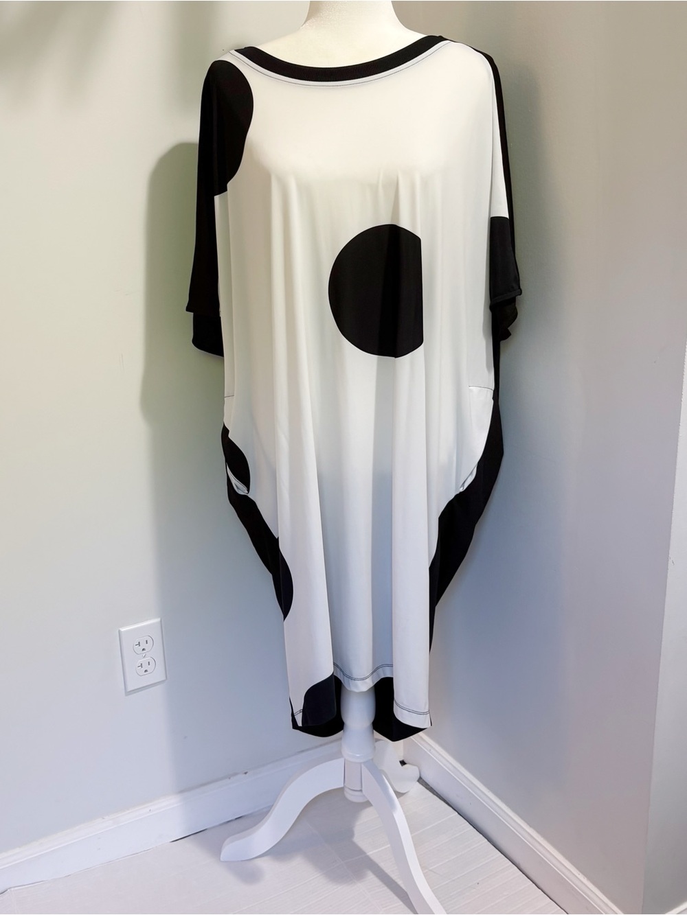 Alembika Tekbika Jupiter Travel Dress Size Medium Black and White Polka Dot